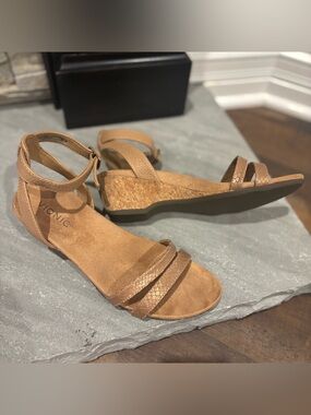 Vionic Orlanda Wedge Leather Cork Sandal Macaroon Pearl Snake Nude Women’s Sz 8